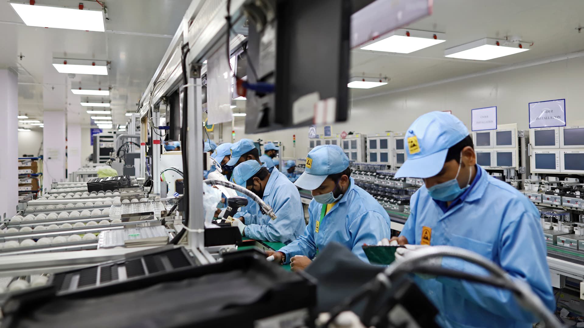 India overtakes China in smartphone exports to the U.S. as manufacturing jumps 240%, report shows